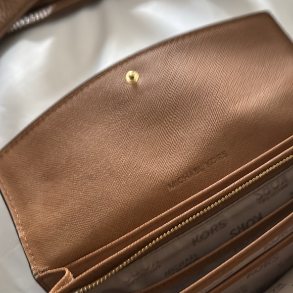 Michael Kors wallet - Picture 5 of 12